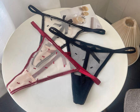 Quần lọt khe dây